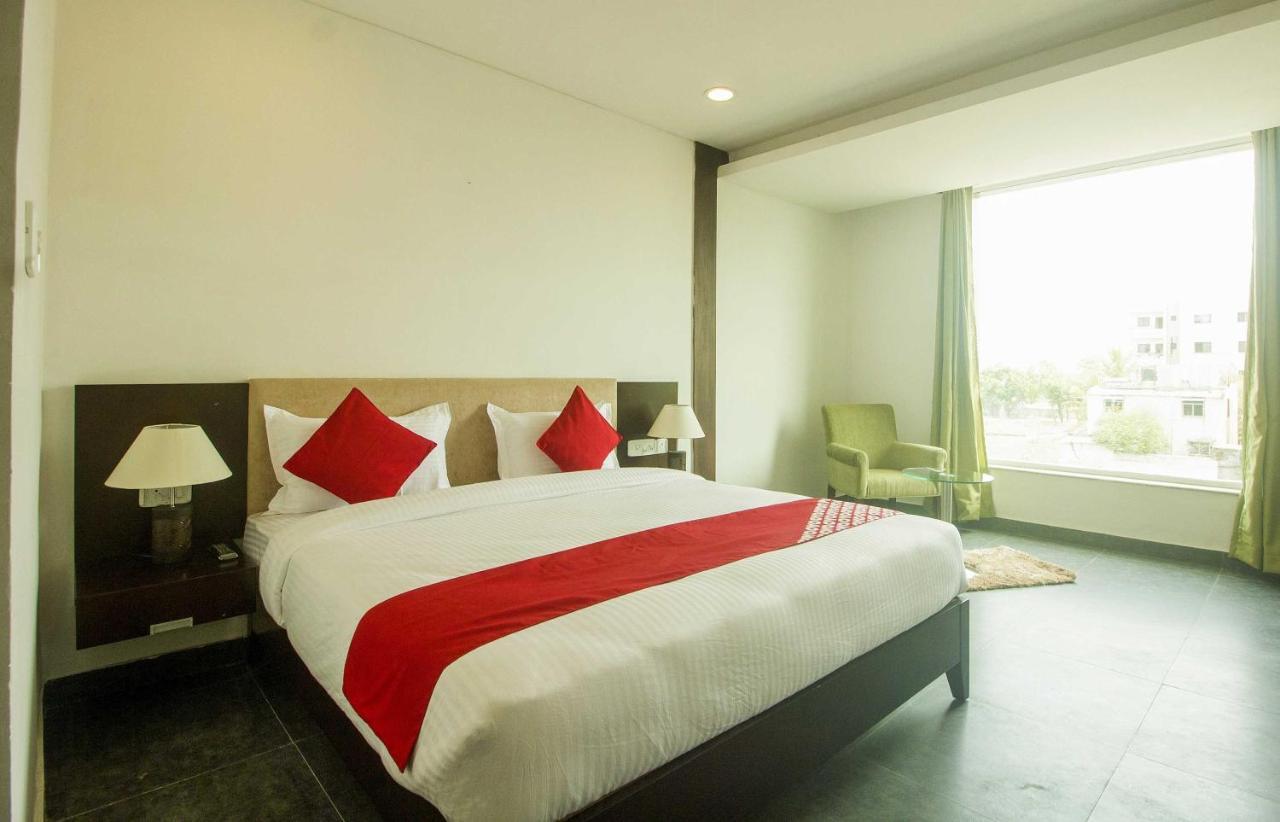 Collection O Govinda Sai Hotel Ширди Екстериор снимка