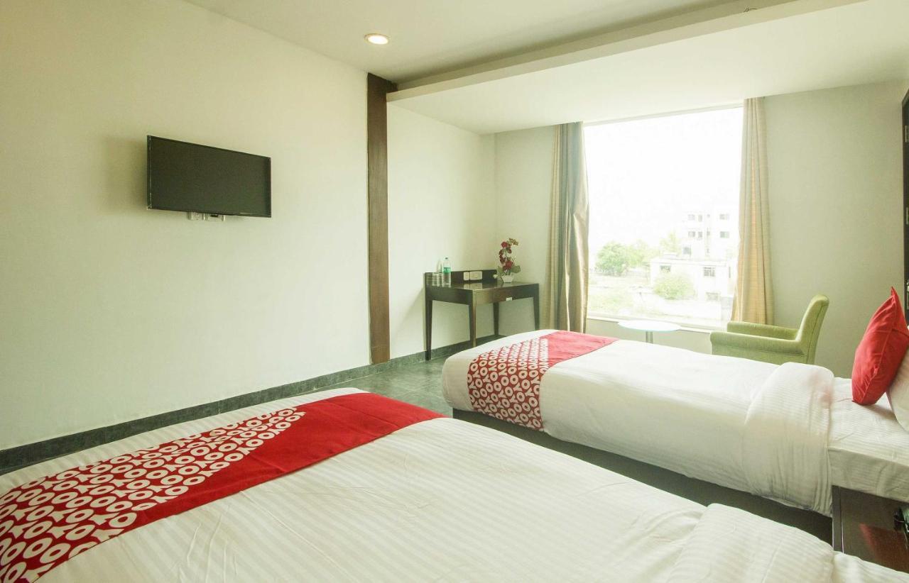 Collection O Govinda Sai Hotel Ширди Екстериор снимка