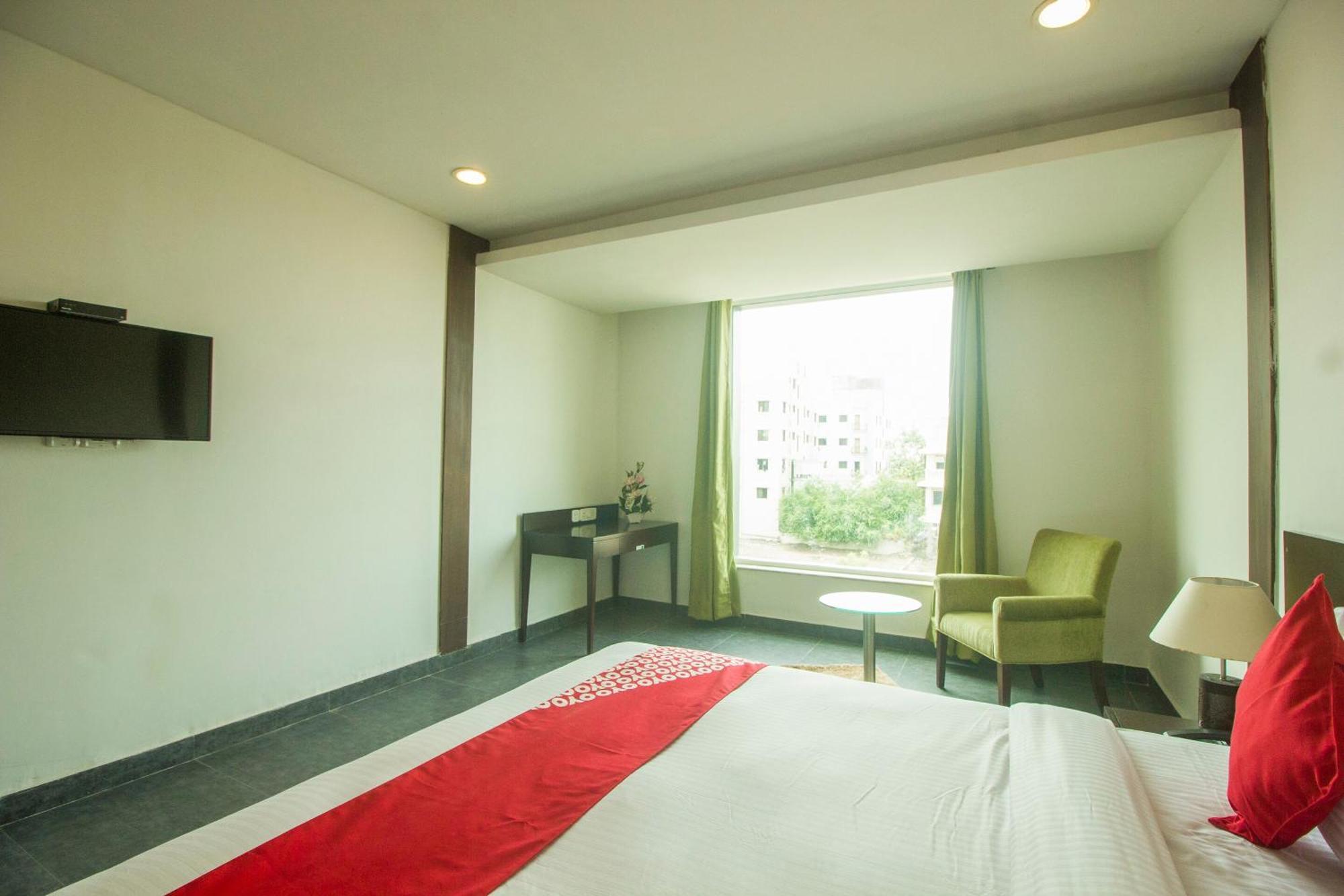 Collection O Govinda Sai Hotel Ширди Екстериор снимка