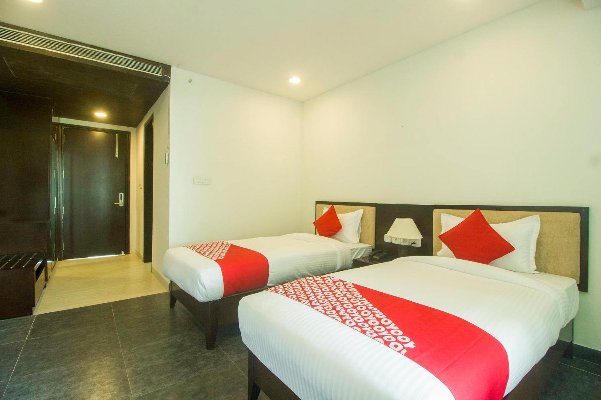 Collection O Govinda Sai Hotel Ширди Екстериор снимка